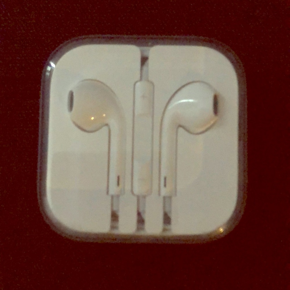 Wired ear buds, never used, apple